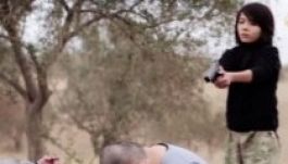 Szakértők szerint kamu az Iszlám Állam gyerekhóhéros videója