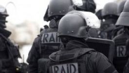 Egy tucat embert tartóztattak le Párizsban a rendőrök