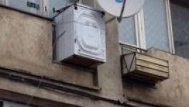 Nem fér a lakásba a mosógép? A moldovaiak kiteszik az ablakba (FOTÓ)