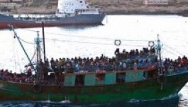 Az olaszok több mint 400 menekültet halásztak ki a Földközi-tengerből