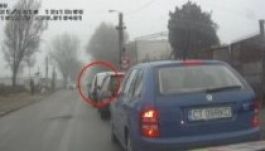 Sokba kerülhet egy autóablakon kidobott cigarettavég (VIDEÓ)