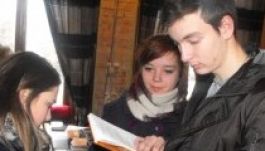 Meghívottakkal, jó hangulatban zajlik a maratoni felolvasás Vásárhelyen