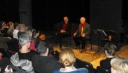 Színházi ősbemutató, történelmi visszatekintéssel