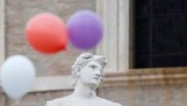 Galamb helyett lufikat röptettek a Vatikánban