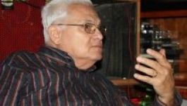 Középen állni: színházi búcsú Kötő Józseftől