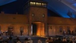 Megkezdődött az auschwitzi tábor felszabadításának emlékünnepsége