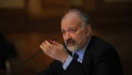 „Kifelé a sajtóból a SRI titkos ügynökeivel!”