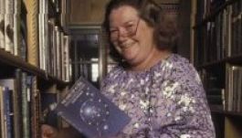 Elhunyt Colleen McCullough, a Tövismadarak szerzője