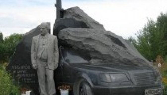 Giccses sírkövekkel emlékeznek az orosz maffiózókra (GALÉRIA)