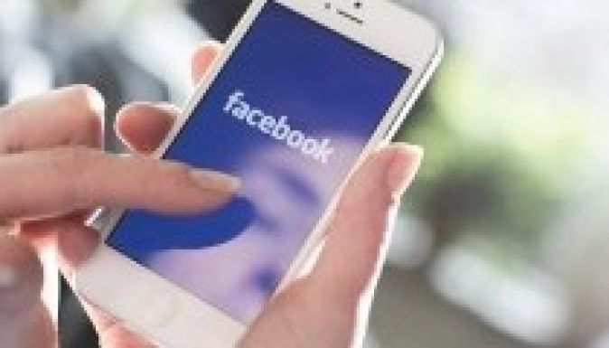 Csak mobilon éri el a Facebookot a felhasználók harmada