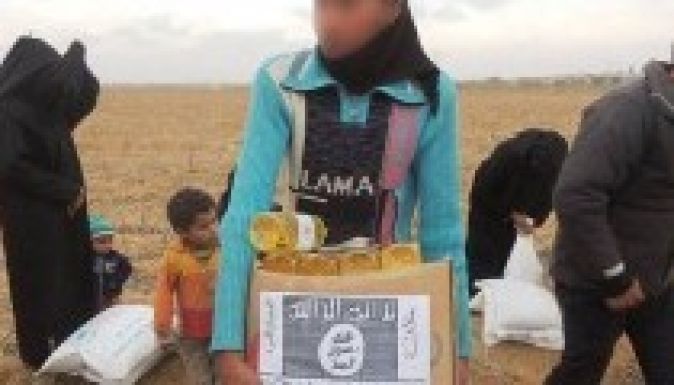 Saját adományaként osztja az ENSZ élelmiszercsomagjait az ISIS