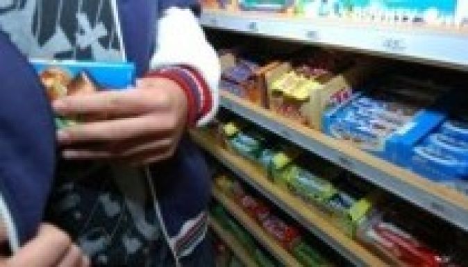 A bolti lopást támogatja a kormány?