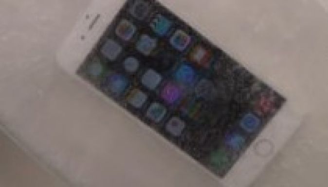 Így bírja az iPhone 6 a forró jégben (VIDEÓ)