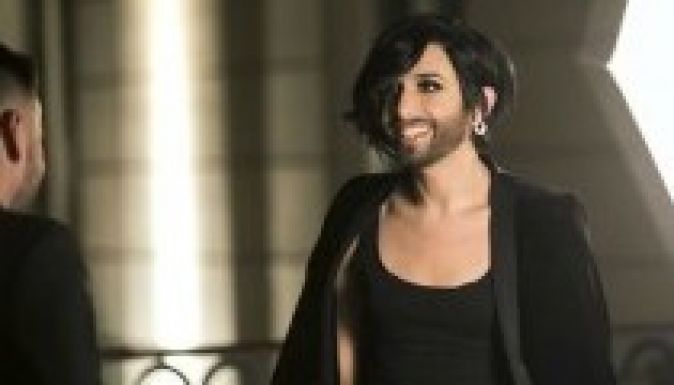 Megérkezett a szakállas nő Budapestre