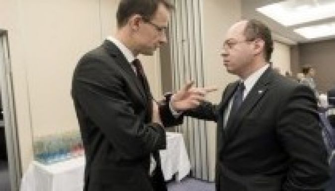 Szijjártó: a magyar közösség jogairól is tárgyalnak majd Aurescuval