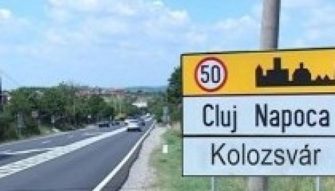 Balhé volt a tanácsülésen a kétnyelvű táblák miatt