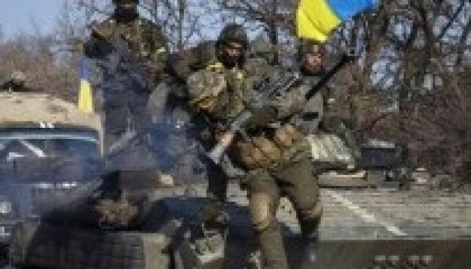 Az ukránok megkezdték a nehézfegyverzet visszavonását