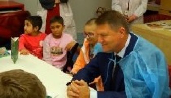 Rákbeteg gyerekeket keresett fel az államfő (VIDEÓ)