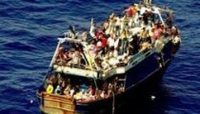 Egy nap alatt kétezer líbiait mentettek ki a tengerből