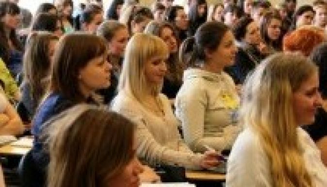 Négy év alatt megfeleződött az egyetemi hallgatók száma