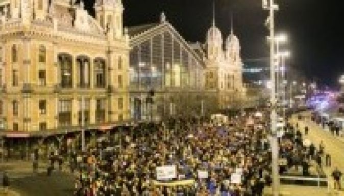 Vlagyimir Putyin látogatása ellen tüntettek Budapesten