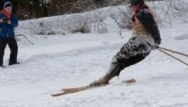 Hogyan csatoljunk székely csizmát sílécre?