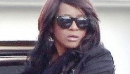 Whitney Houston lányát lekapcsolták a lélegeztetőgépről