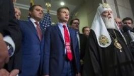 Putyinos nyakkendővel tüntetett egy ukrán képviselő Washingtonban