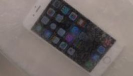Így bírja az iPhone 6 a forró jégben (VIDEÓ)