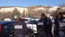 BRÉKING: álarcos fegyveresek kalasnyikovokkal lőnek Marseilleben