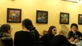 Kiállítás a „kajáldában”: Dolgok odaát