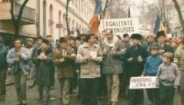 A könyves-gyertyás tüntetésről az Erdély TV-ben