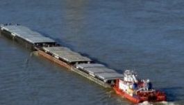 A Vaskapu közelében műtrágyarakomány süllyedt a Dunába