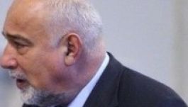 Nem „adta ki” a szenátus a pityergő Vosganiant az ügyészségnek