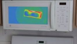 Egy új mikró megmutatja, belül is meleg-e az étel