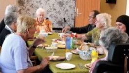 Hollandia külön falut tart fenn demenciás és Alzheimer-kóros időseknek