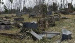 Öt elzászi kiskorú gyalázta meg a Sarre-Union-i zsidó temető sírjait