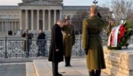 A Hősök terén koszorúzott Vlagyimir Putyin (GALÉRIA)