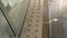 Hajléktalanellenes tüskéket telepített egy manchesteri áruház