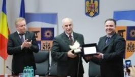 Díszpolgárává avatta a Kolozs megye Tasnádi István súlyemelőt