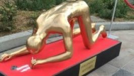 Kokaint szívó Oscar-szobrot állítottak ki Hollywoodban