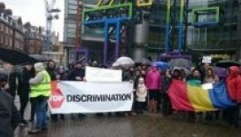 Tüntettek a londoni románok a Channel 4 filmje miatt (VIDEÓ)