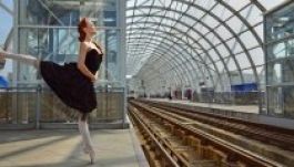 A táncoló Bukarestet örökíti meg egy román fotós (GALÉRIA)