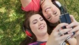 WHO: Halláskárosodás fenyegeti a világ fiataljait