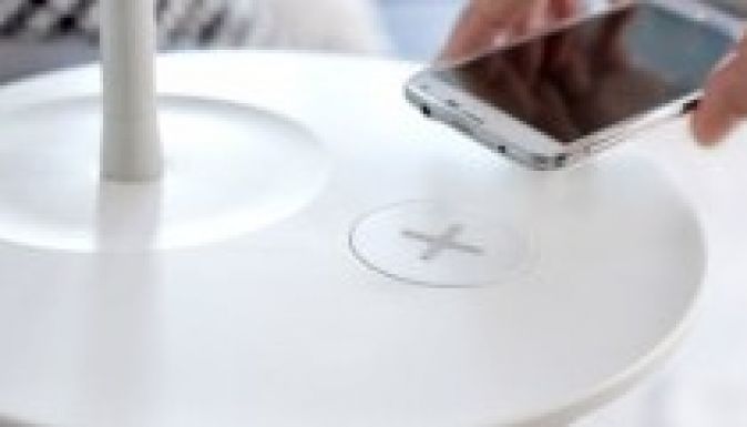 Vezeték nélküli töltőket épít okosbútoraiba az IKEA