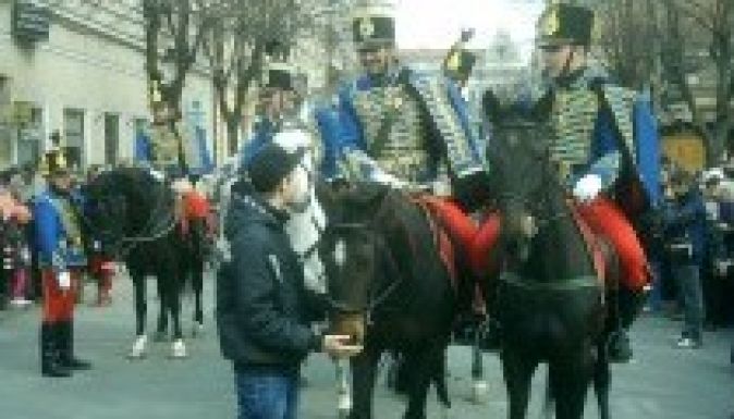 Huszáros felvonulással ünnepelnek március 15-én Szatmárnémetiben