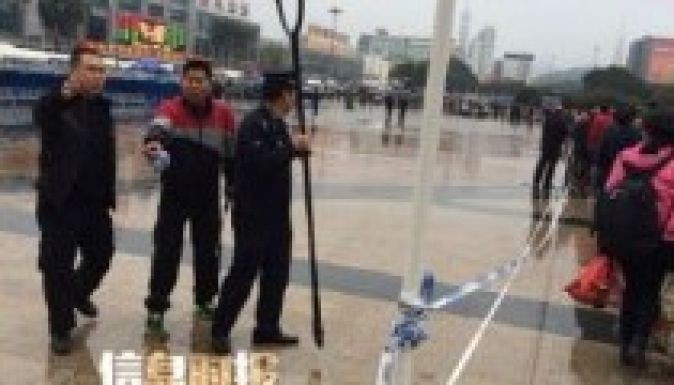 Ujgur késelők szurkálták az utazókat Kanton főpályaudvarán