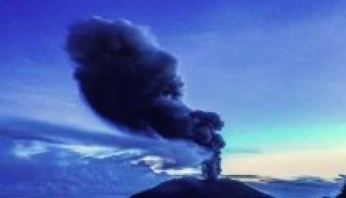 Vulkánkitörés miatt lezárták a főváros repülőterét Costa Ricában