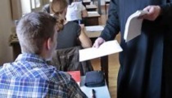 Nem szabad idegen nyelven beszélni egy osztrák iskolában
