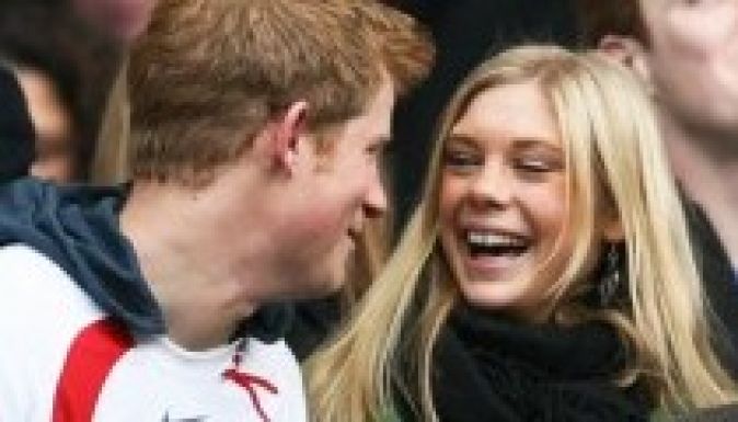 Harry herceg megint volt barátnőjének udvarol